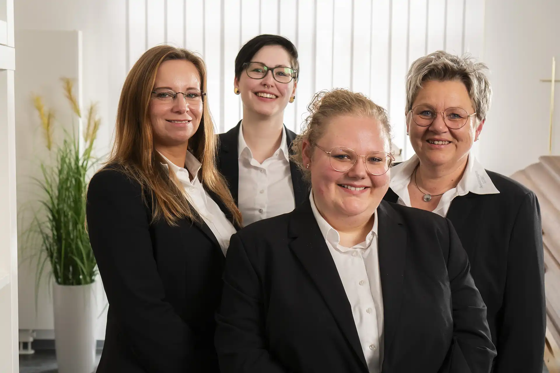 Team von Bestattungen Lueg im Bestattungshaus